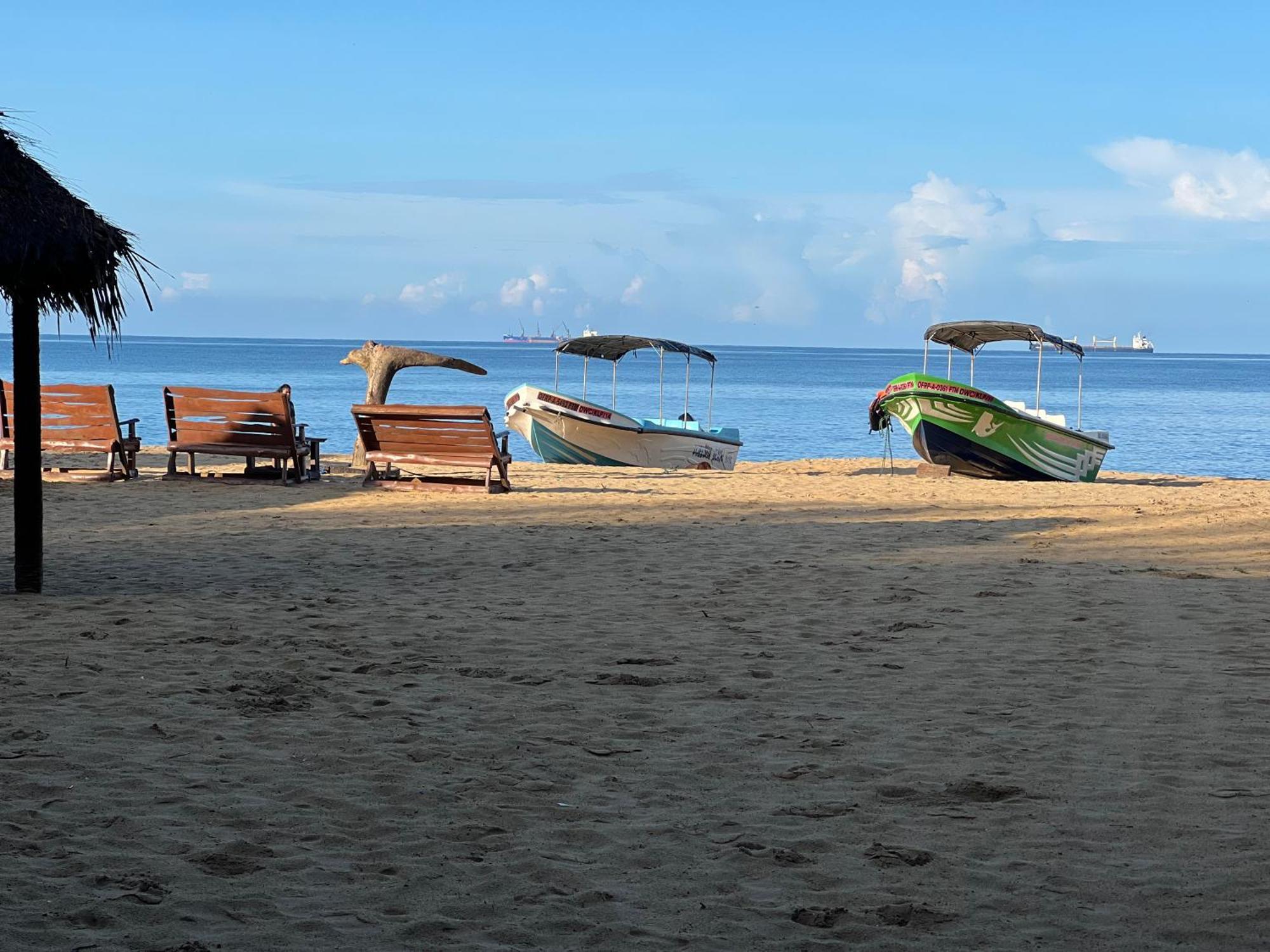 Omeesha Beach Hotel Kalpitiya Exteriör bild