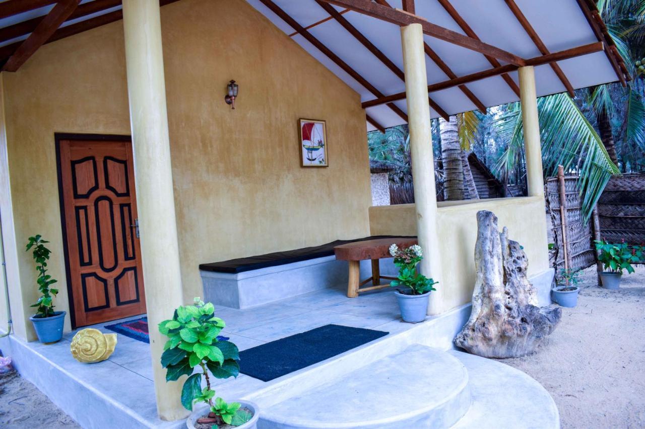 Omeesha Beach Hotel Kalpitiya Exteriör bild