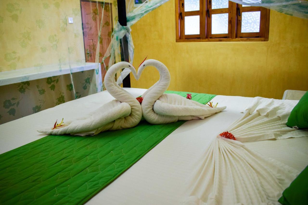 Omeesha Beach Hotel Kalpitiya Exteriör bild