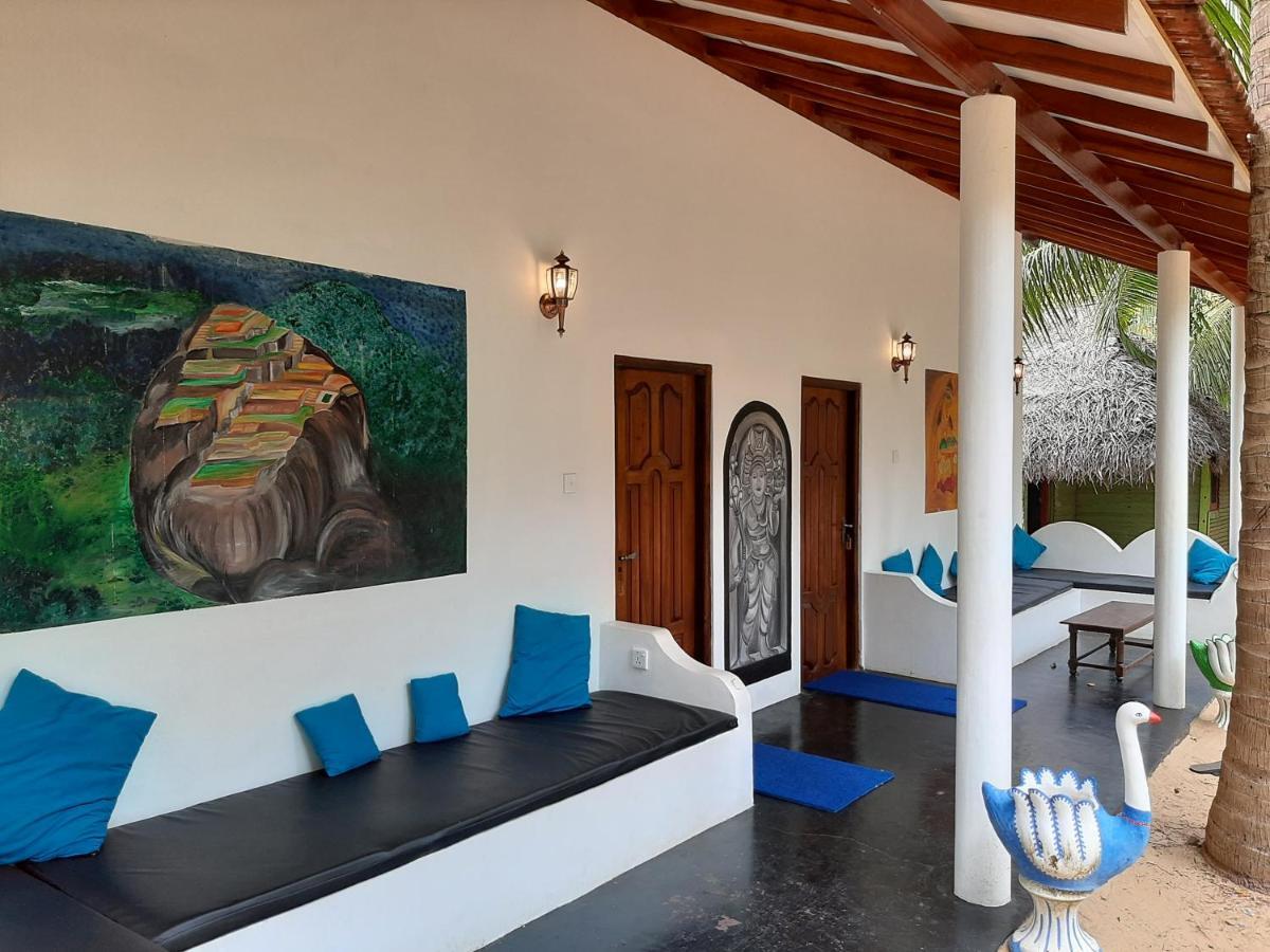 Omeesha Beach Hotel Kalpitiya Exteriör bild